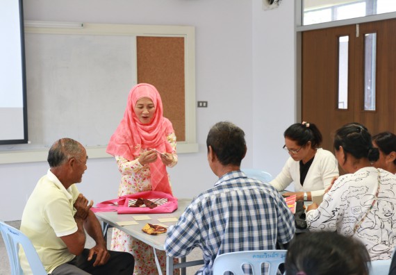 ภาพกิจกรรม  คณะวิทยาศาสตร์และเทคโนโลยี จัดกิจกรรมศึกษาดูงานและอบรมเชิงปฏิบัติการ เรื่อง การทำกระดาษจากต้นกล้วย