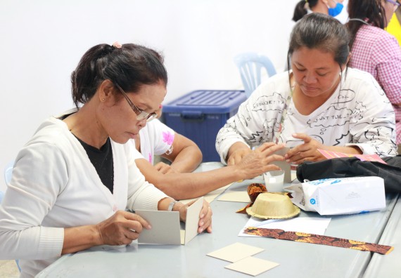ภาพกิจกรรม  คณะวิทยาศาสตร์และเทคโนโลยี จัดกิจกรรมศึกษาดูงานและอบรมเชิงปฏิบัติการ เรื่อง การทำกระดาษจากต้นกล้วย