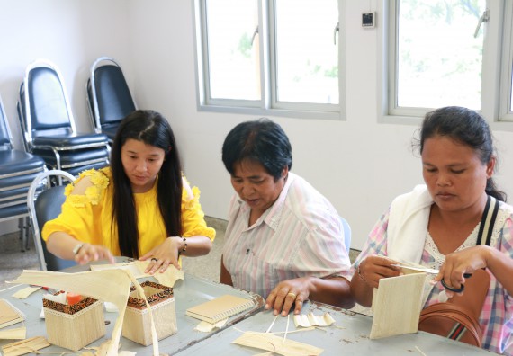 ภาพกิจกรรม  คณะวิทยาศาสตร์และเทคโนโลยี จัดกิจกรรมศึกษาดูงานและอบรมเชิงปฏิบัติการ เรื่อง การทำกระดาษจากต้นกล้วย