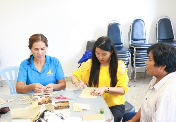 ภาพกิจกรรม  คณะวิทยาศาสตร์และเทคโนโลยี จัดกิจกรรมศึกษาดูงานและอบรมเชิงปฏิบัติการ เรื่อง การทำกระดาษจากต้นกล้วย