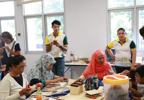 ภาพกิจกรรม  คณะวิทยาศาสตร์และเทคโนโลยี จัดกิจกรรมศึกษาดูงานและอบรมเชิงปฏิบัติการ เรื่อง การทำกระดาษจากต้นกล้วย