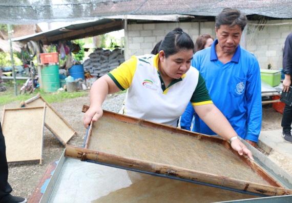ภาพกิจกรรม  คณะวิทยาศาสตร์และเทคโนโลยี จัดกิจกรรมศึกษาดูงานและอบรมเชิงปฏิบัติการ เรื่อง การทำกระดาษจากต้นกล้วย