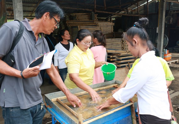 ภาพกิจกรรม  คณะวิทยาศาสตร์และเทคโนโลยี จัดกิจกรรมศึกษาดูงานและอบรมเชิงปฏิบัติการ เรื่อง การทำกระดาษจากต้นกล้วย