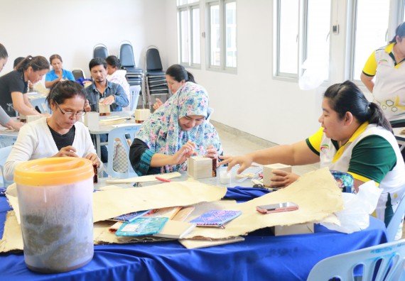 ภาพกิจกรรม  คณะวิทยาศาสตร์และเทคโนโลยี จัดกิจกรรมศึกษาดูงานและอบรมเชิงปฏิบัติการ เรื่อง การทำกระดาษจากต้นกล้วย