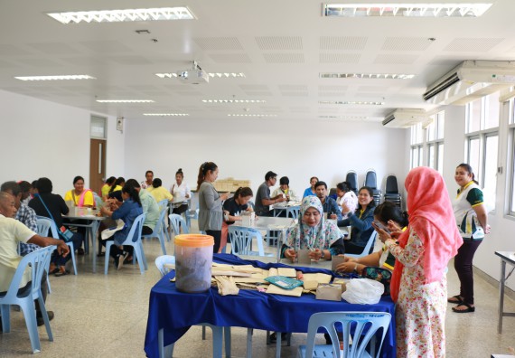 ภาพกิจกรรม  คณะวิทยาศาสตร์และเทคโนโลยี จัดกิจกรรมศึกษาดูงานและอบรมเชิงปฏิบัติการ เรื่อง การทำกระดาษจากต้นกล้วย