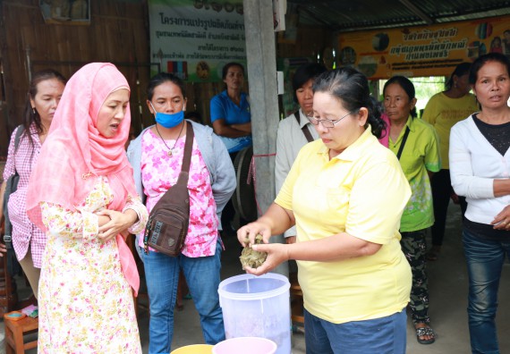 ภาพกิจกรรม  คณะวิทยาศาสตร์และเทคโนโลยี จัดกิจกรรมศึกษาดูงานและอบรมเชิงปฏิบัติการ เรื่อง การทำกระดาษจากต้นกล้วย