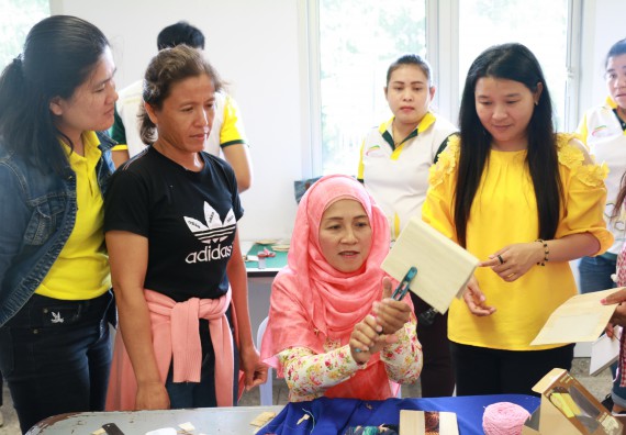 ภาพกิจกรรม  คณะวิทยาศาสตร์และเทคโนโลยี จัดกิจกรรมศึกษาดูงานและอบรมเชิงปฏิบัติการ เรื่อง การทำกระดาษจากต้นกล้วย