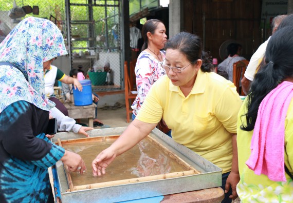 ภาพกิจกรรม  คณะวิทยาศาสตร์และเทคโนโลยี จัดกิจกรรมศึกษาดูงานและอบรมเชิงปฏิบัติการ เรื่อง การทำกระดาษจากต้นกล้วย