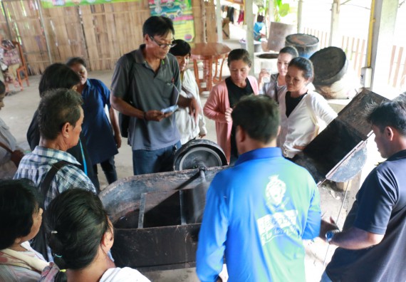 ภาพกิจกรรม  คณะวิทยาศาสตร์และเทคโนโลยี จัดกิจกรรมศึกษาดูงานและอบรมเชิงปฏิบัติการ เรื่อง การทำกระดาษจากต้นกล้วย