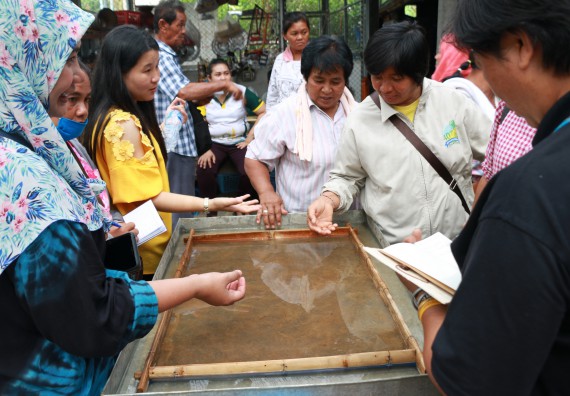 ภาพกิจกรรม  คณะวิทยาศาสตร์และเทคโนโลยี จัดกิจกรรมศึกษาดูงานและอบรมเชิงปฏิบัติการ เรื่อง การทำกระดาษจากต้นกล้วย