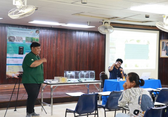 ภาพกิจกรรม คณะวิทยาศาสตร์และเทคโนโลยี จัดอบรมเชิงปฏิบัติการ เรื่อง การถ่ายทอดองค์ความรู้และนวัตกรรมที่ใช้ประโยชน์และแก้ปัญหาแก่ชุมชน