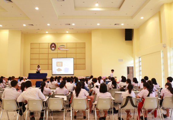 ภาพกิจกรรม โปรแกรมวิชาเคมี จัดกิจกรรมพัฒนาวิชาการคุณลักษณะบัณฑิตที่พึงประสงค์ สาขาเคมี