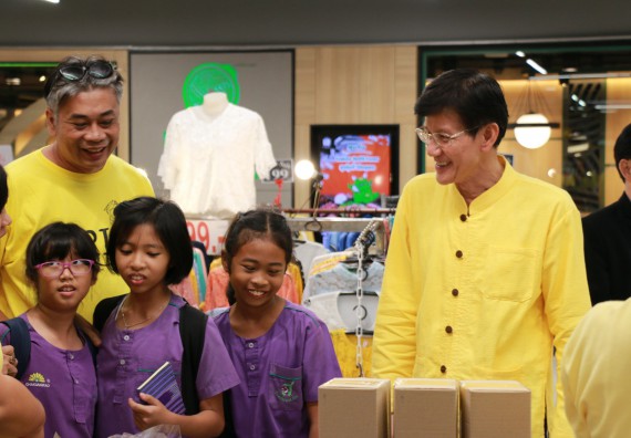 ภาพกิจกรรม คณะวิทยาศาสตร์และเทคโนโลยี จัดนิทรรศการผลิตภัณฑ์สินค้า OTOP ที่ได้รับการพัฒนา