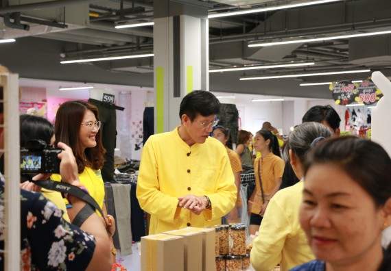 ภาพกิจกรรม คณะวิทยาศาสตร์และเทคโนโลยี จัดนิทรรศการผลิตภัณฑ์สินค้า OTOP ที่ได้รับการพัฒนา