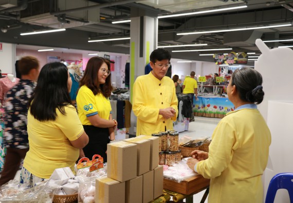 ภาพกิจกรรม คณะวิทยาศาสตร์และเทคโนโลยี จัดนิทรรศการผลิตภัณฑ์สินค้า OTOP ที่ได้รับการพัฒนา