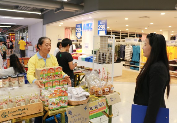 ภาพกิจกรรม คณะวิทยาศาสตร์และเทคโนโลยี จัดนิทรรศการผลิตภัณฑ์สินค้า OTOP ที่ได้รับการพัฒนา