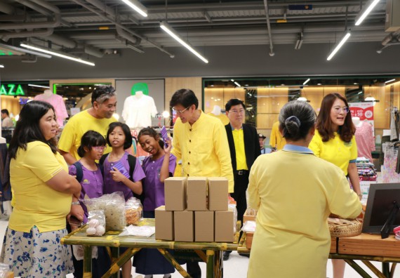 ภาพกิจกรรม คณะวิทยาศาสตร์และเทคโนโลยี จัดนิทรรศการผลิตภัณฑ์สินค้า OTOP ที่ได้รับการพัฒนา