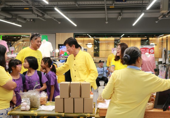 ภาพกิจกรรม คณะวิทยาศาสตร์และเทคโนโลยี จัดนิทรรศการผลิตภัณฑ์สินค้า OTOP ที่ได้รับการพัฒนา