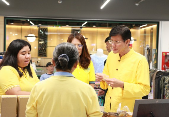 ภาพกิจกรรม คณะวิทยาศาสตร์และเทคโนโลยี จัดนิทรรศการผลิตภัณฑ์สินค้า OTOP ที่ได้รับการพัฒนา