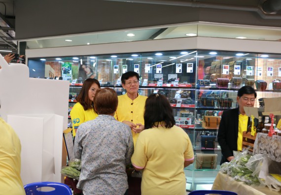 ภาพกิจกรรม คณะวิทยาศาสตร์และเทคโนโลยี จัดนิทรรศการผลิตภัณฑ์สินค้า OTOP ที่ได้รับการพัฒนา