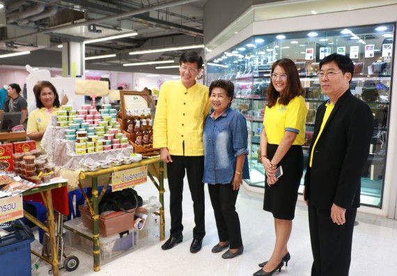 ภาพกิจกรรม คณะวิทยาศาสตร์และเทคโนโลยี จัดนิทรรศการผลิตภัณฑ์สินค้า OTOP ที่ได้รับการพัฒนา