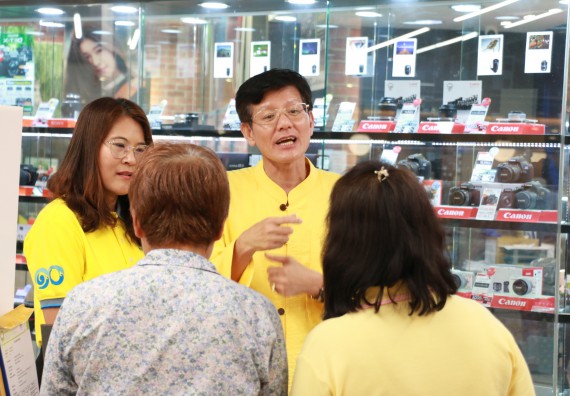 ภาพกิจกรรม คณะวิทยาศาสตร์และเทคโนโลยี จัดนิทรรศการผลิตภัณฑ์สินค้า OTOP ที่ได้รับการพัฒนา