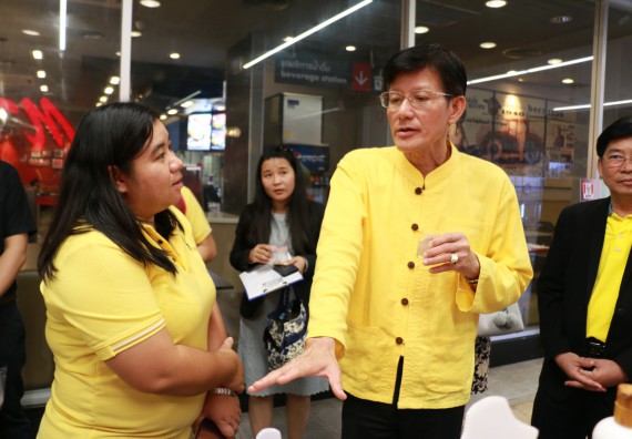 ภาพกิจกรรม คณะวิทยาศาสตร์และเทคโนโลยี จัดนิทรรศการผลิตภัณฑ์สินค้า OTOP ที่ได้รับการพัฒนา