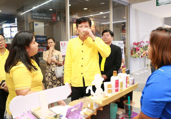 ภาพกิจกรรม คณะวิทยาศาสตร์และเทคโนโลยี จัดนิทรรศการผลิตภัณฑ์สินค้า OTOP ที่ได้รับการพัฒนา