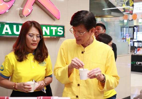 ภาพกิจกรรม คณะวิทยาศาสตร์และเทคโนโลยี จัดนิทรรศการผลิตภัณฑ์สินค้า OTOP ที่ได้รับการพัฒนา