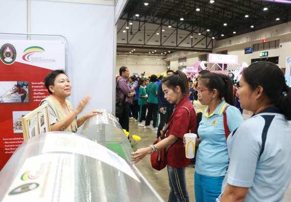 ภาพกิจกรรม คณะวิทยาศาสตร์และเทคโนโลยี จัดนิทรรศการในงานมหกรรมวิทยาศาสตร์และเทคโนโลยีแห่งชาติ