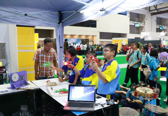 ภาพกิจกรรม คณะวิทยาศาสตร์และเทคโนโลยี จัดนิทรรศการในงานมหกรรมวิทยาศาสตร์และเทคโนโลยีแห่งชาติ