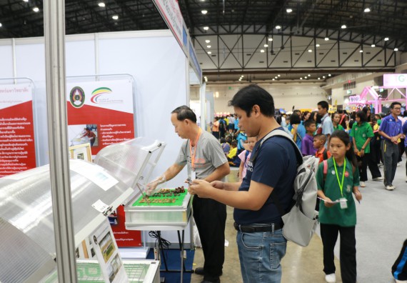 ภาพกิจกรรม คณะวิทยาศาสตร์และเทคโนโลยี จัดนิทรรศการในงานมหกรรมวิทยาศาสตร์และเทคโนโลยีแห่งชาติ