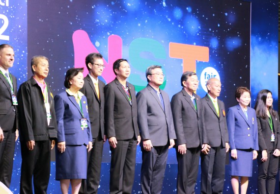 ภาพกิจกรรม คณะวิทยาศาสตร์และเทคโนโลยี จัดนิทรรศการในงานมหกรรมวิทยาศาสตร์และเทคโนโลยีแห่งชาติ