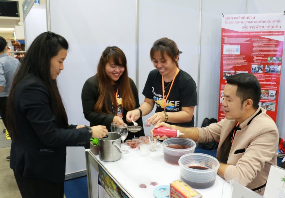 ภาพกิจกรรม คณะวิทยาศาสตร์และเทคโนโลยี จัดนิทรรศการในงานมหกรรมวิทยาศาสตร์และเทคโนโลยีแห่งชาติ