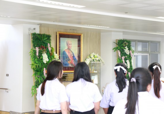 ภาพกิจกรรม คณะวิทยาศาสตร์และเทคโนโลยี จัดพิธีถวายพานพุ่มสักการะ “พระบิดาแห่งวิทยาศาสตร์ไทย” พระบาทสมเด็จพระจอมเกล้าเจ้าอยู่หัว รัชกาลที่ 4