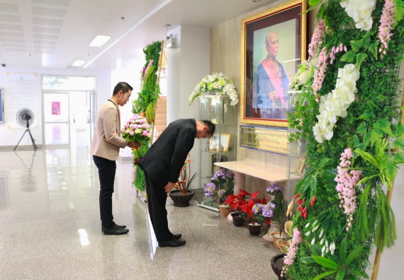 ภาพกิจกรรม คณะวิทยาศาสตร์และเทคโนโลยี จัดพิธีถวายพานพุ่มสักการะ “พระบิดาแห่งวิทยาศาสตร์ไทย” พระบาทสมเด็จพระจอมเกล้าเจ้าอยู่หัว รัชกาลที่ 4
