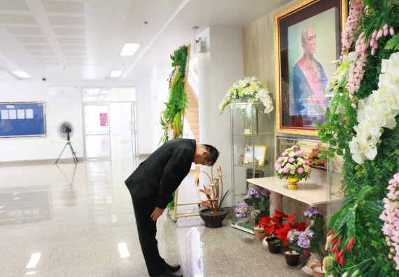 ภาพกิจกรรม คณะวิทยาศาสตร์และเทคโนโลยี จัดพิธีถวายพานพุ่มสักการะ “พระบิดาแห่งวิทยาศาสตร์ไทย” พระบาทสมเด็จพระจอมเกล้าเจ้าอยู่หัว รัชกาลที่ 4