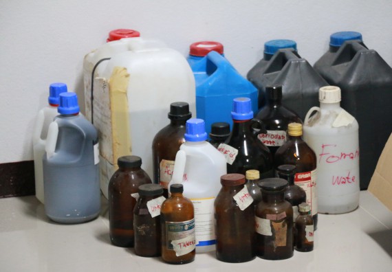 ภาพกิจกรรม ศูนย์วิทยาศาสตร์และวิทยาศาสตร์ประยุกต์ ได้จัดกิจกรรม การกำจัดสารเคมีอันตราย จากห้องปฏิบัติการ