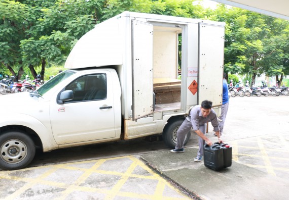 ภาพกิจกรรม ศูนย์วิทยาศาสตร์และวิทยาศาสตร์ประยุกต์ ได้จัดกิจกรรม การกำจัดสารเคมีอันตราย จากห้องปฏิบัติการ