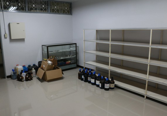 ภาพกิจกรรม ศูนย์วิทยาศาสตร์และวิทยาศาสตร์ประยุกต์ ได้จัดกิจกรรม การกำจัดสารเคมีอันตราย จากห้องปฏิบัติการ