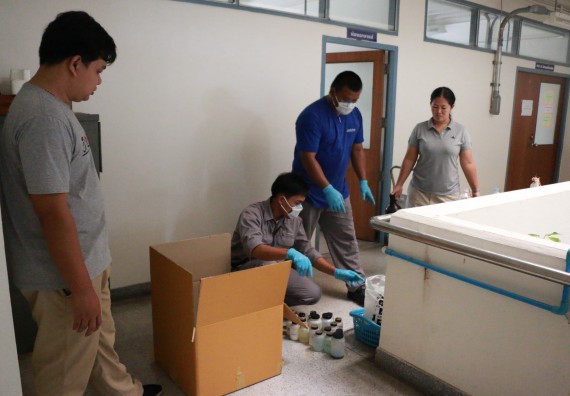 ภาพกิจกรรม ศูนย์วิทยาศาสตร์และวิทยาศาสตร์ประยุกต์ ได้จัดกิจกรรม การกำจัดสารเคมีอันตราย จากห้องปฏิบัติการ