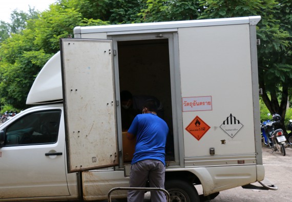 ภาพกิจกรรม ศูนย์วิทยาศาสตร์และวิทยาศาสตร์ประยุกต์ ได้จัดกิจกรรม การกำจัดสารเคมีอันตราย จากห้องปฏิบัติการ