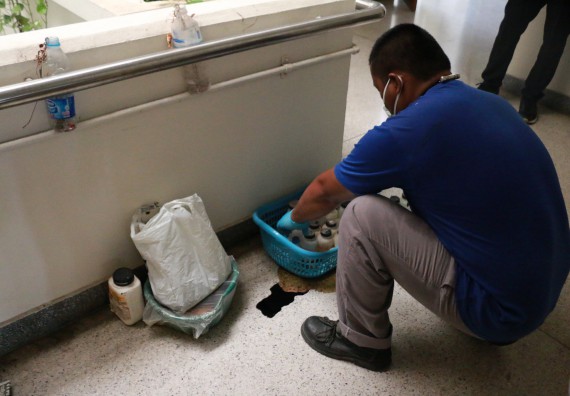 ภาพกิจกรรม ศูนย์วิทยาศาสตร์และวิทยาศาสตร์ประยุกต์ ได้จัดกิจกรรม การกำจัดสารเคมีอันตราย จากห้องปฏิบัติการ