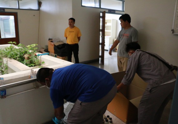 ภาพกิจกรรม ศูนย์วิทยาศาสตร์และวิทยาศาสตร์ประยุกต์ ได้จัดกิจกรรม การกำจัดสารเคมีอันตราย จากห้องปฏิบัติการ