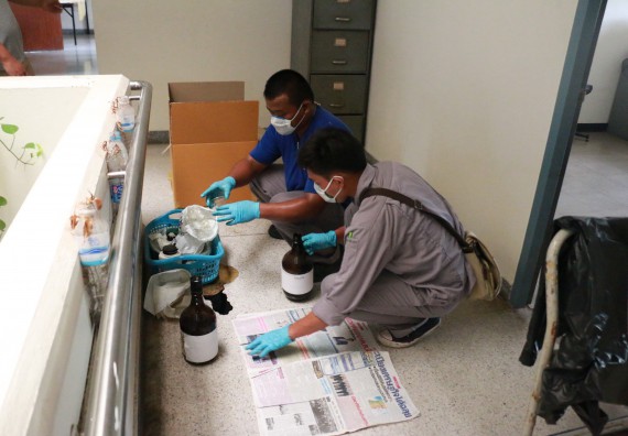 ภาพกิจกรรม ศูนย์วิทยาศาสตร์และวิทยาศาสตร์ประยุกต์ ได้จัดกิจกรรม การกำจัดสารเคมีอันตราย จากห้องปฏิบัติการ