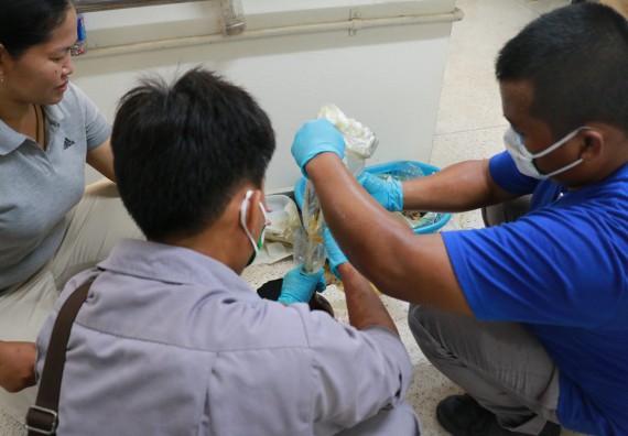 ภาพกิจกรรม ศูนย์วิทยาศาสตร์และวิทยาศาสตร์ประยุกต์ ได้จัดกิจกรรม การกำจัดสารเคมีอันตราย จากห้องปฏิบัติการ