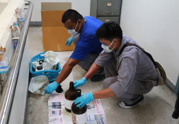 ภาพกิจกรรม ศูนย์วิทยาศาสตร์และวิทยาศาสตร์ประยุกต์ ได้จัดกิจกรรม การกำจัดสารเคมีอันตราย จากห้องปฏิบัติการ