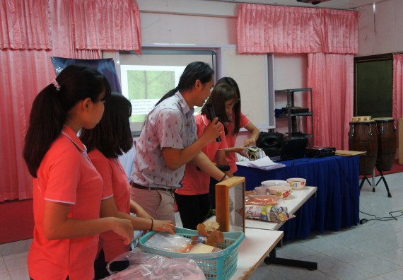 ภาพกิจกรรม โปรแกรมชีววิทยา จัดกิจกรรมบริการวิชาการแนะแนวการศึกษาโปรแกรมชีววิทยา