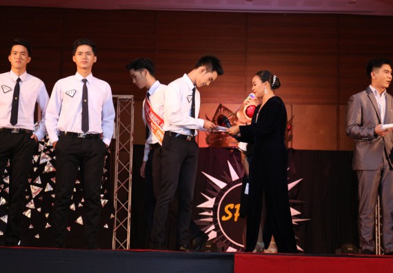 ภาพกิจกรรม นักศึกษาคณะวิทยาศาสตร์และเทคโนโลยี ชั้นปีที่ 1 เข้าร่วมกิจกรรมประกวดเฟรชชี่ ปีการศึกษา 2562 