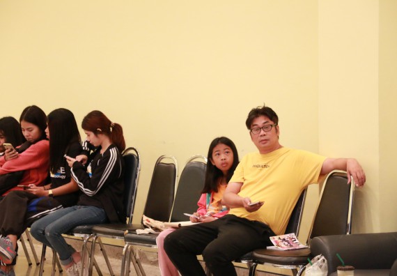 ภาพกิจกรรม คณะวิทยาศาสตร์และเทคโนโลยี จัดอบรมเชิงปฏิบัติการเรื่อง การพัฒนานักศึกษาเพื่อการผลิตสื่อสร้างสรรค์ กิจกรรมพัฒนาความรู้ให้กับนักศึกษาและศิษย์เก่า 